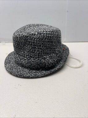 Target Kids Young Boy Hat Wool Blend Gray. Tag is damaged